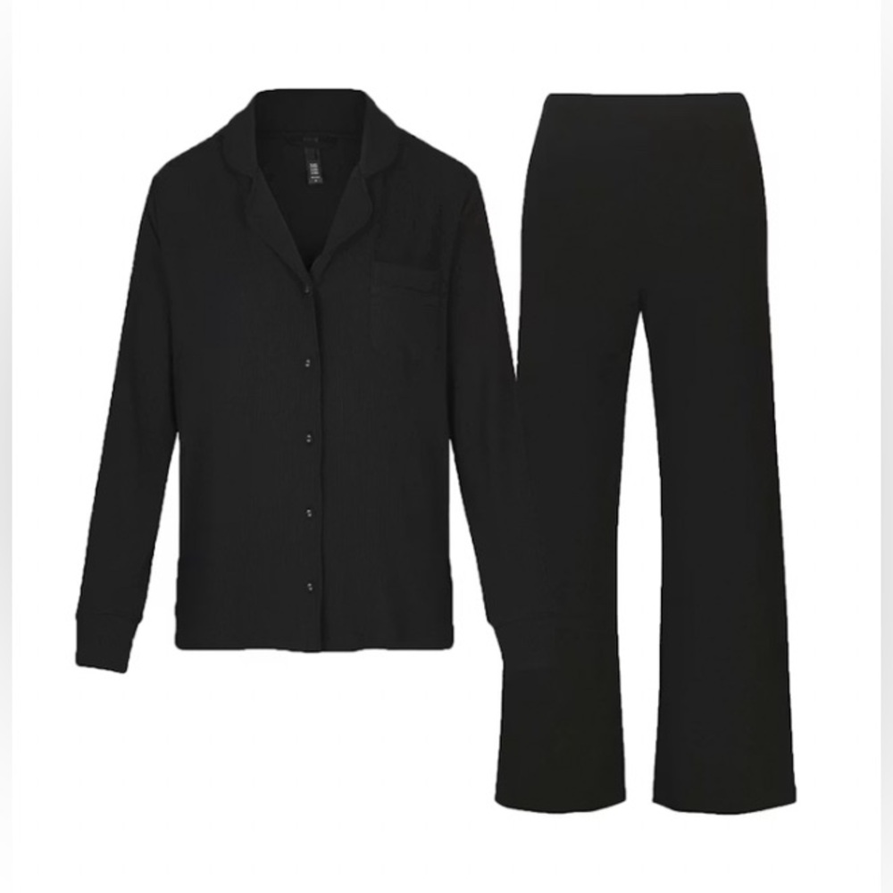 SKIMS Black V-Neck Lounge Top & Wide-Leg Pants - Picture 3 of 10